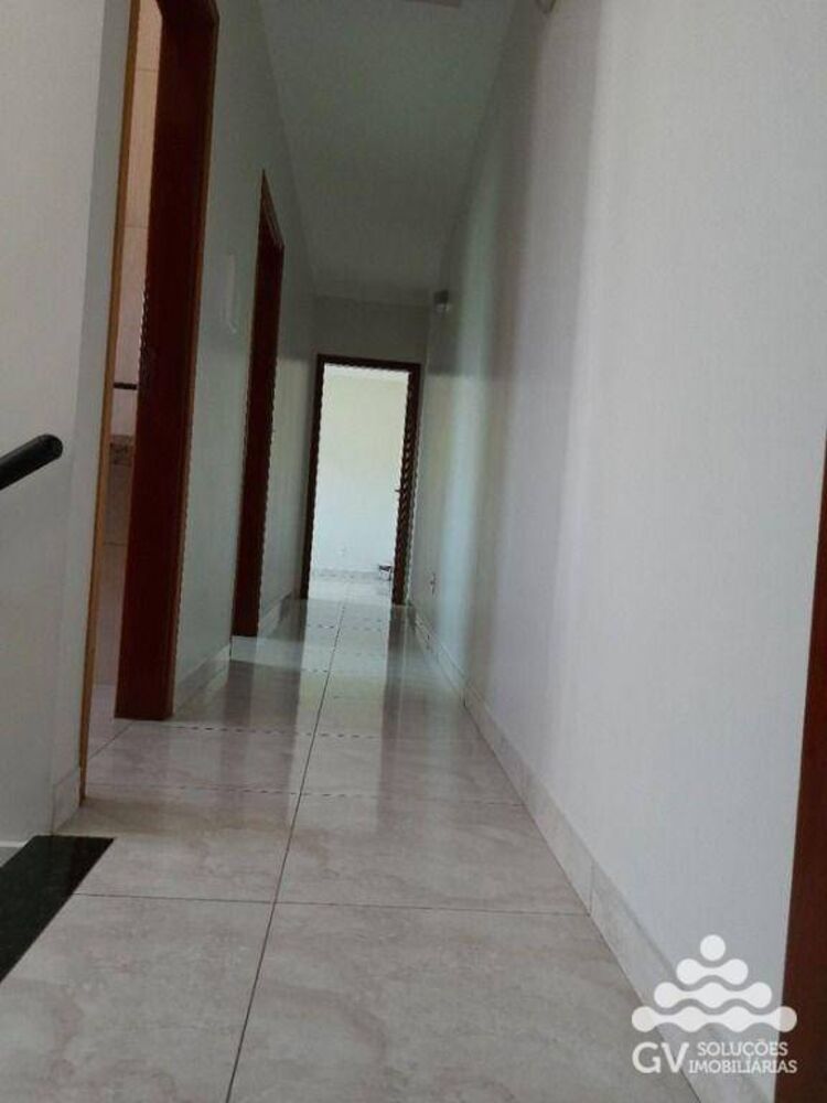 Casa à venda com 3 quartos, 220m² - Foto 1