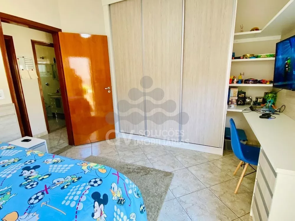 Casa à venda com 3 quartos, 156m² - Foto 4