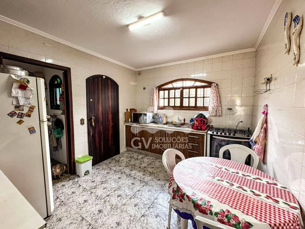 Casa, 5 quartos, 187 m² - Foto 1