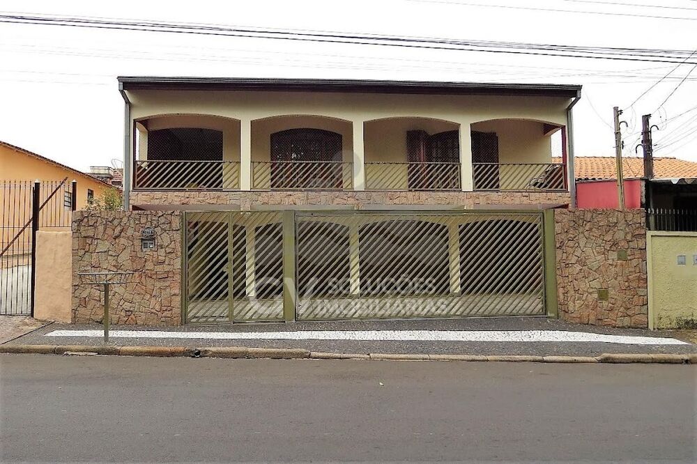 Casa à venda com 3 quartos, 211m² - Foto 1