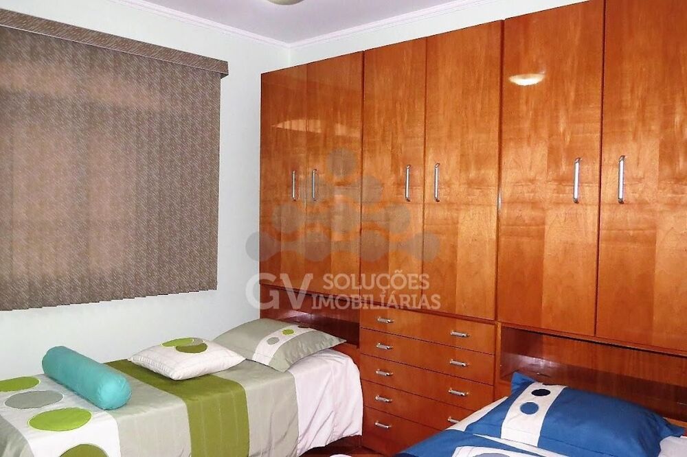 Casa à venda com 3 quartos, 211m² - Foto 2