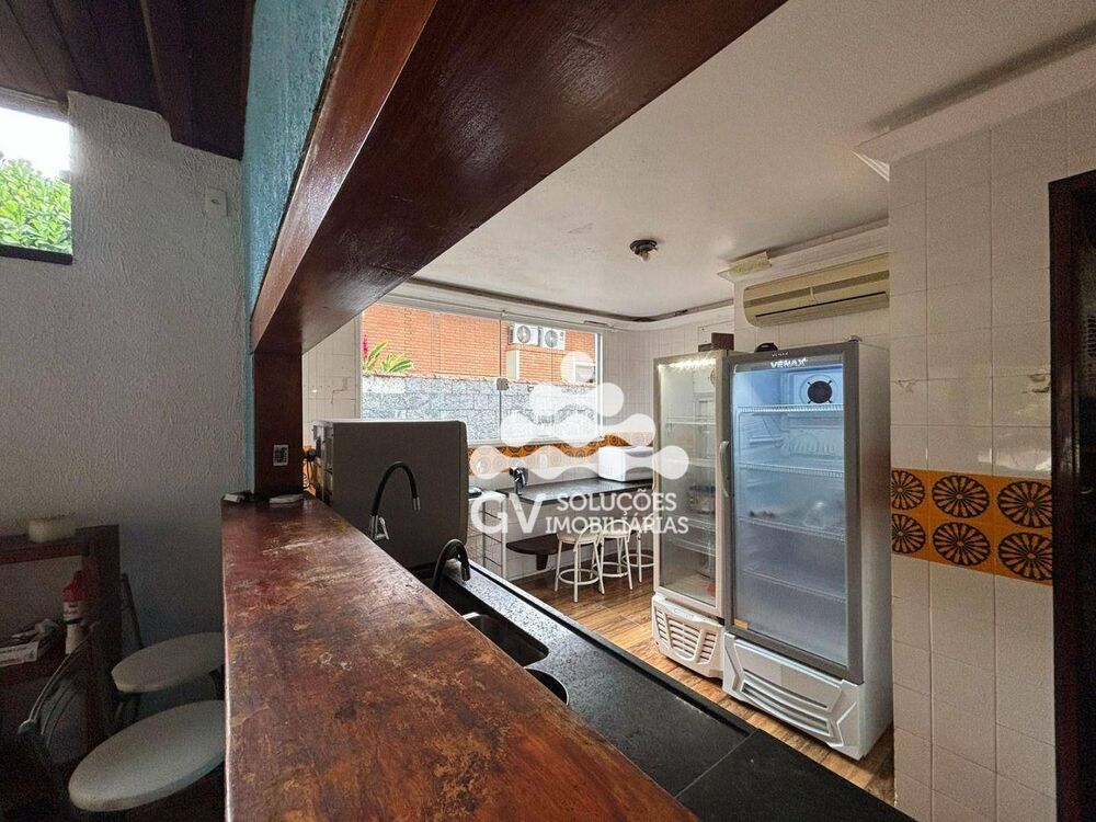 Casa à venda com 7 quartos, 435m² - Foto 1