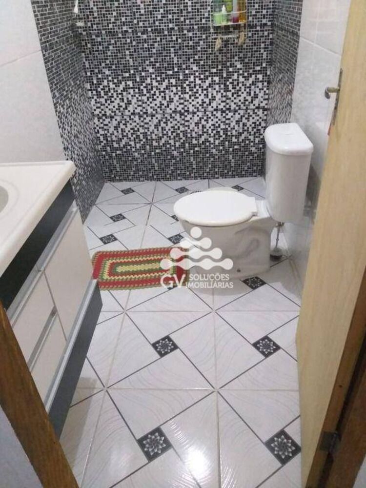 Casa à venda com 2 quartos, 70m² - Foto 4