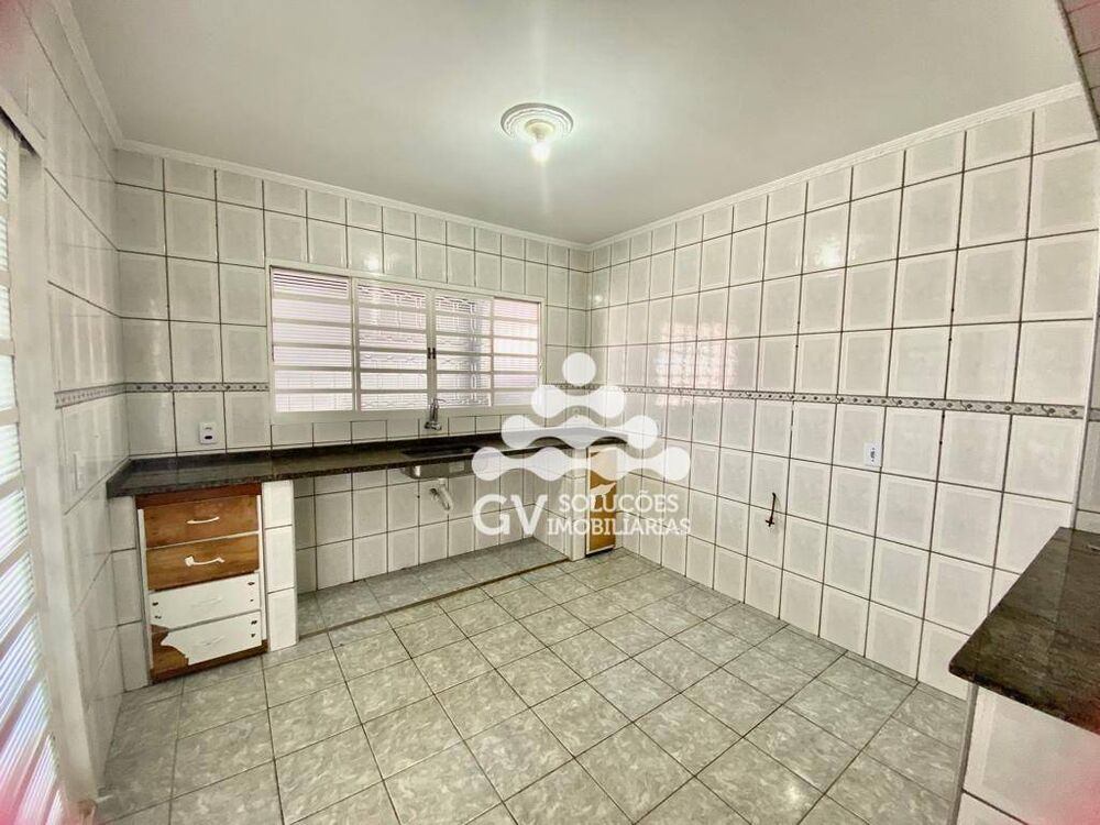 Casa para alugar com 3 quartos, 200m² - Foto 2