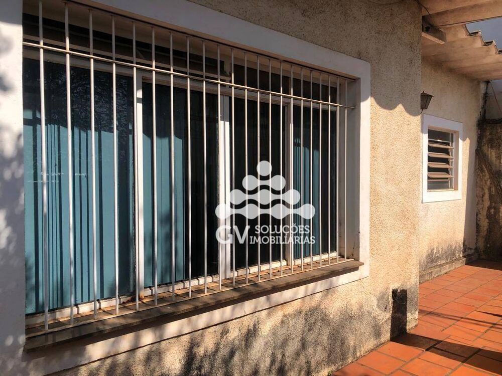 Casa à venda com 3 quartos, 156m² - Foto 1