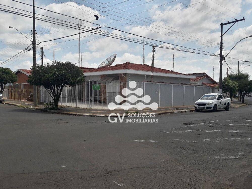 Casa à venda com 2 quartos, 128m² - Foto 1
