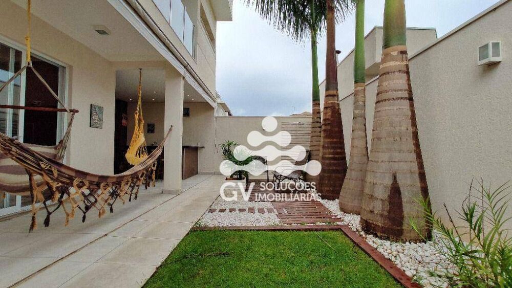 Sobrado à venda com 3 quartos, 245m² - Foto 1