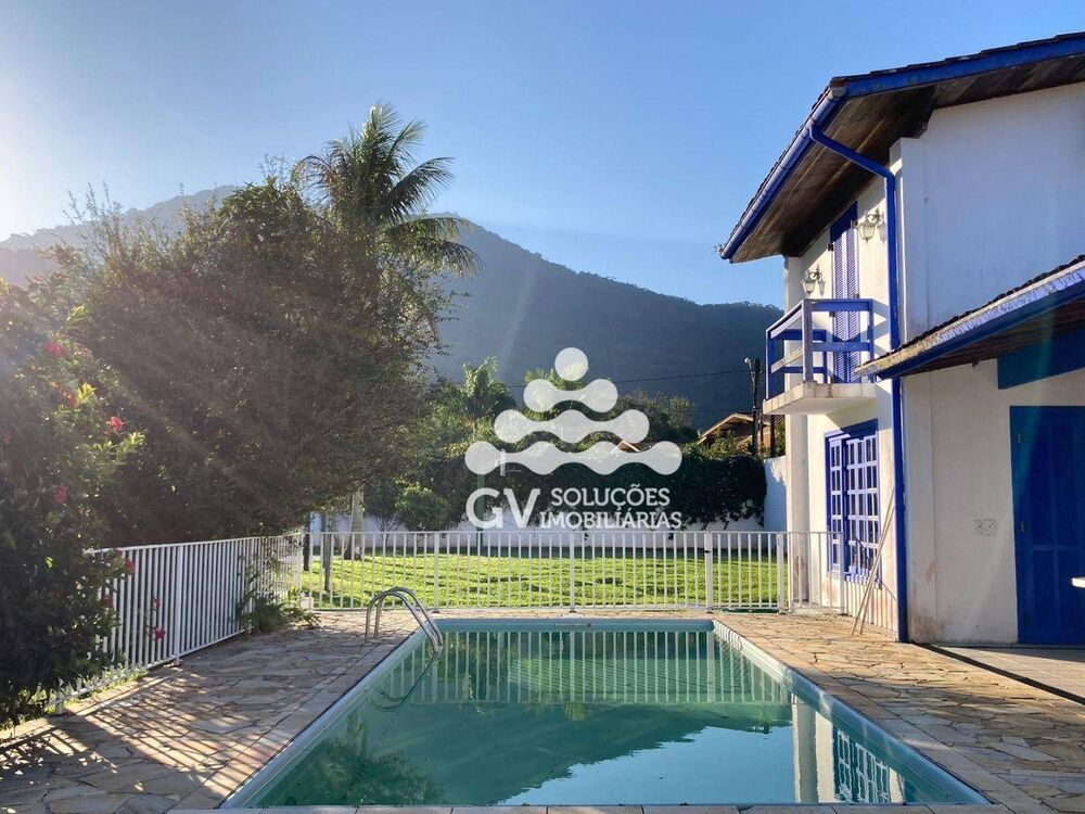 Casa à venda com 4 quartos, 243m² - Foto 1