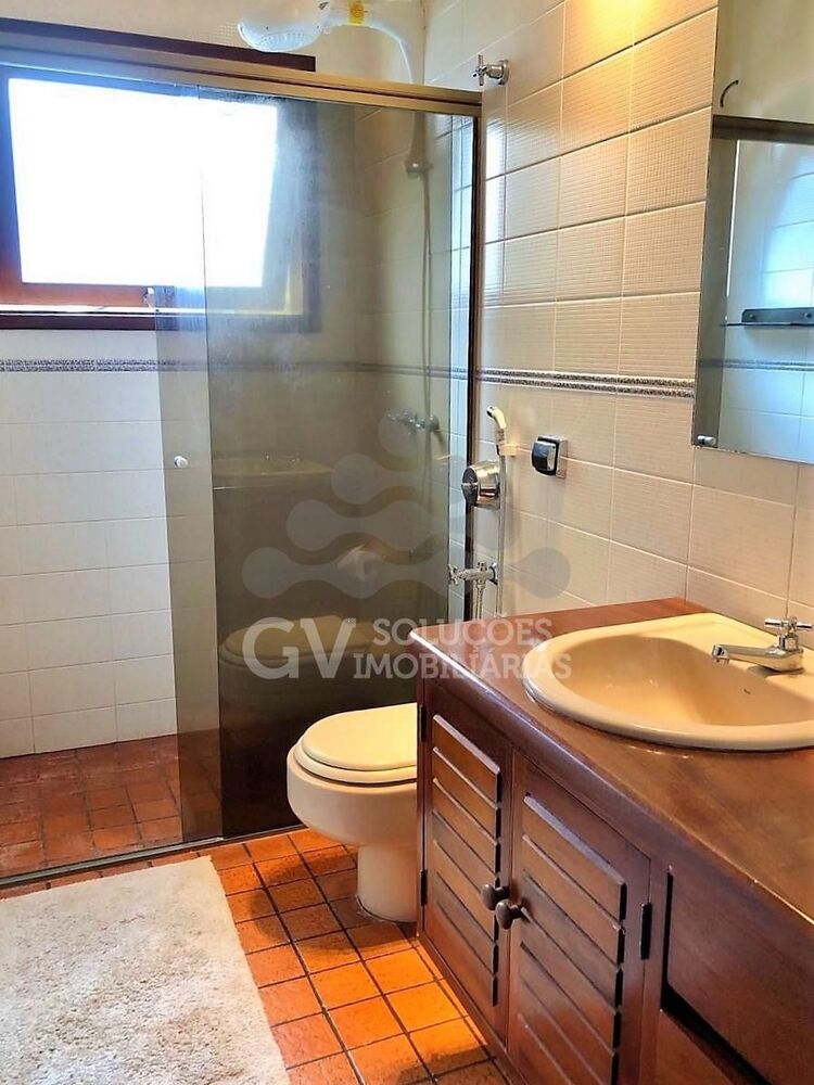 Casa de Condomínio para alugar com 4 quartos, 227m² - Foto 2