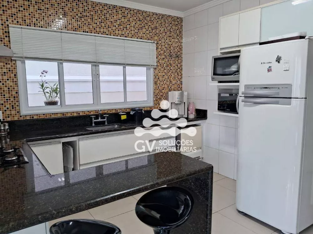 Casa à venda e aluguel com 3 quartos, 280m² - Foto 2