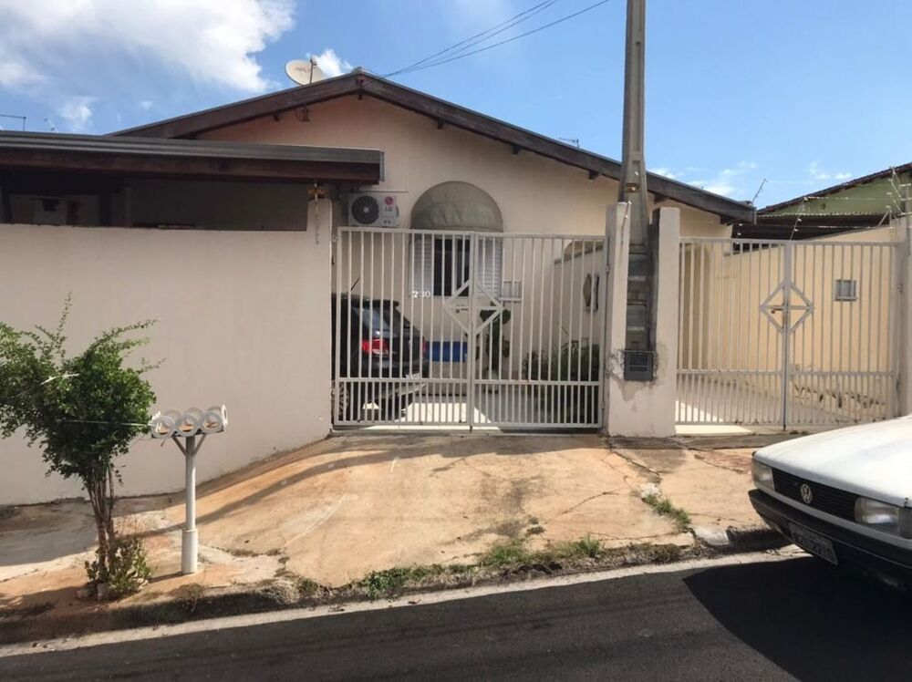 Casa à venda com 3 quartos, 137m² - Foto 1