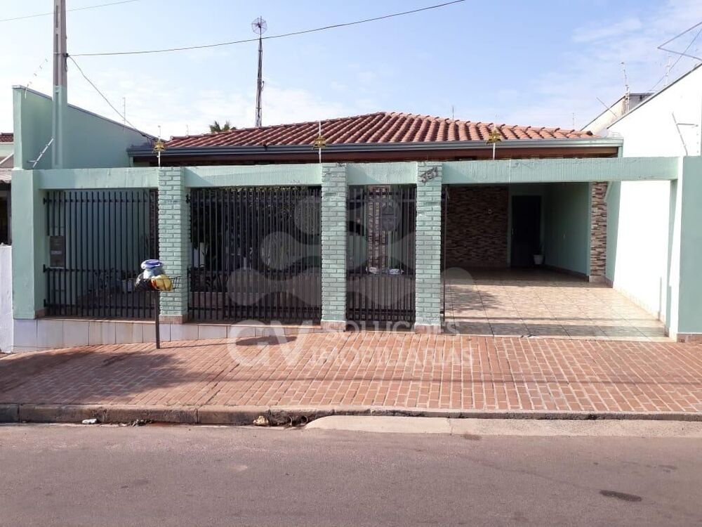Casa à venda com 3 quartos, 195m² - Foto 1