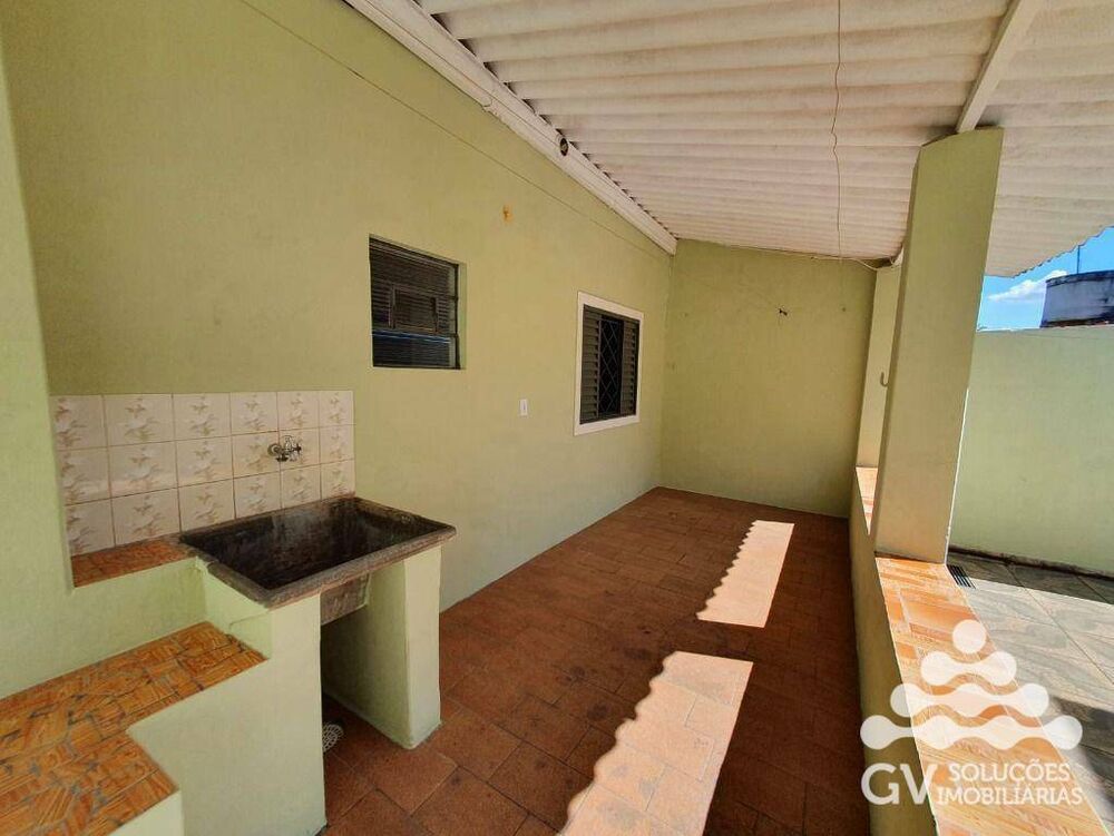 Casa à venda com 2 quartos, 180m² - Foto 1