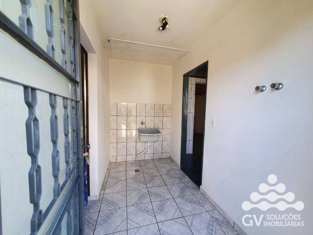 Casa à venda com 2 quartos, 180m² - Foto 2
