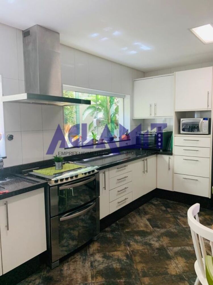 Casa de Condomínio à venda com 3 quartos, 220m² - Foto 3