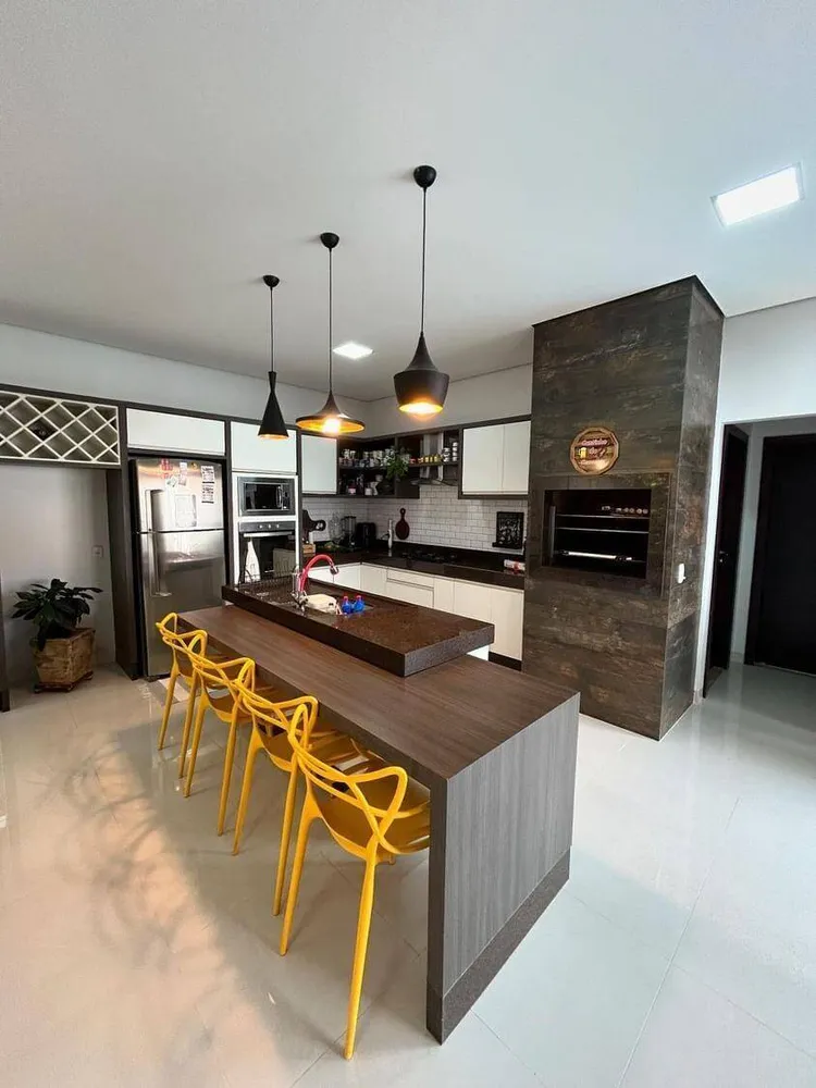 Casa, 3 quartos, 196 m² - Foto 1