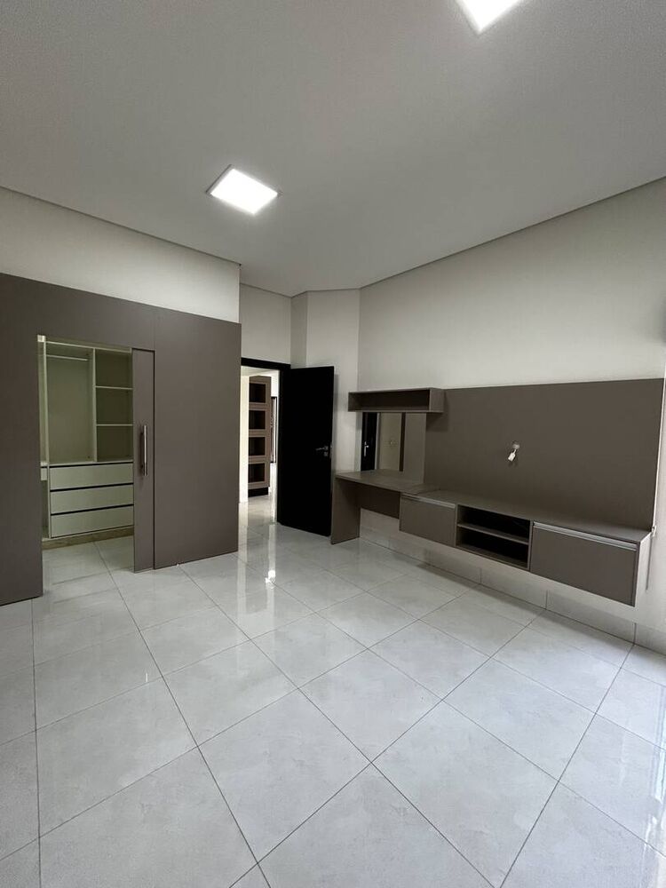 Casa à venda com 3 quartos, 16149m² - Foto 4