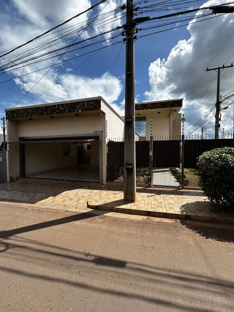 Casa à venda com 3 quartos, 16149m² - Foto 1