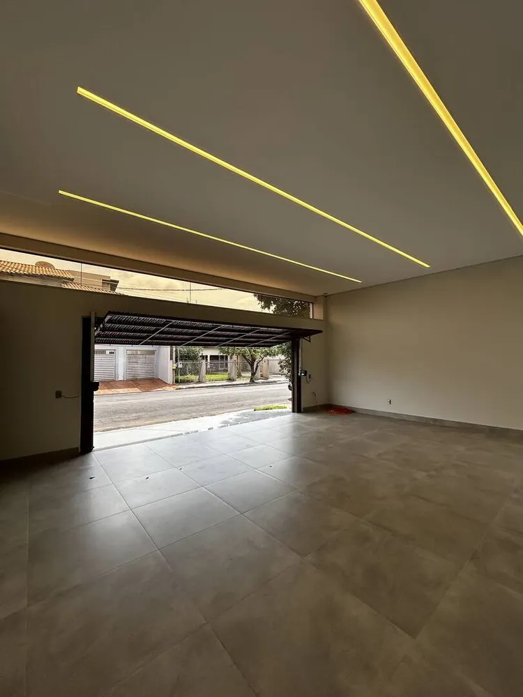 Casa, 4 quartos, 240 m² - Foto 2