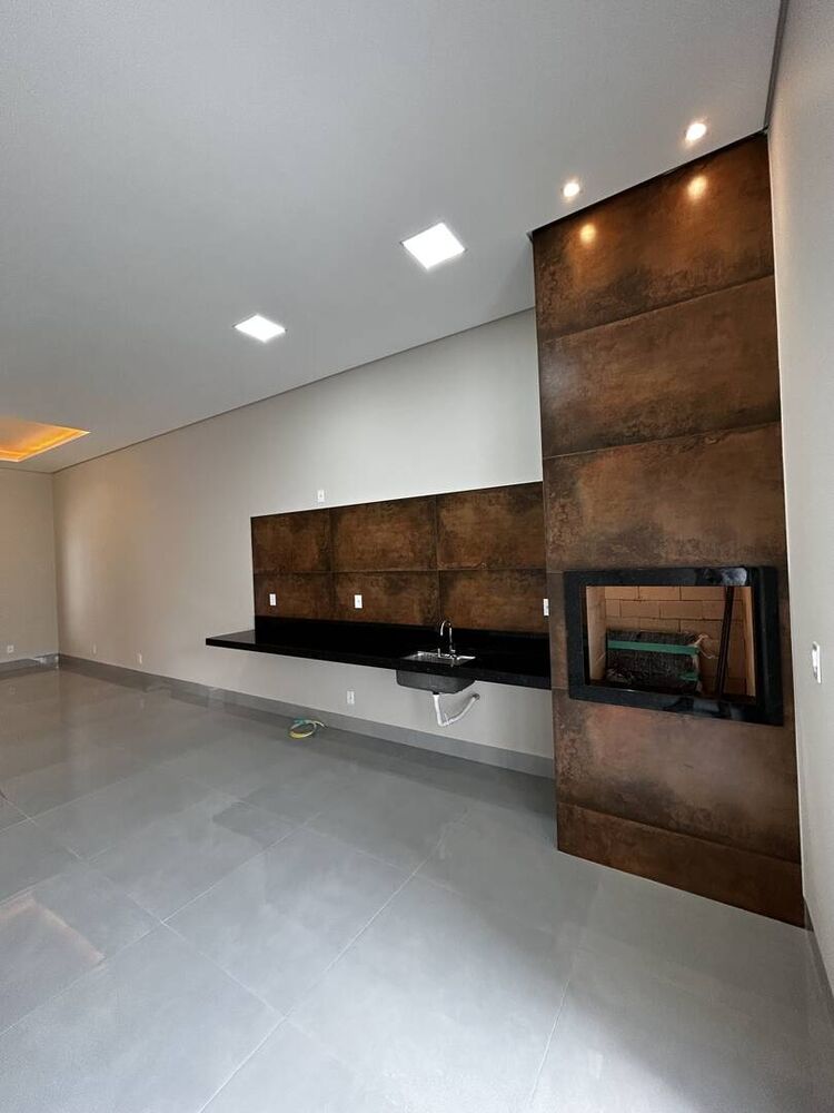 Casa à venda com 3 quartos, 164m² - Foto 1