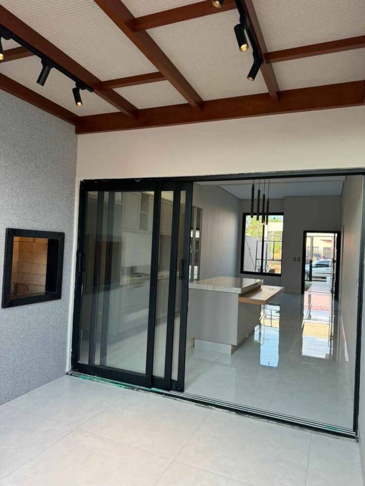 Casa à venda com 2 quartos, 150m² - Foto 2