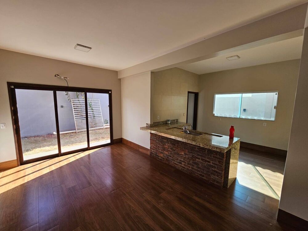 Casa à venda com 2 quartos, 126m² - Foto 2