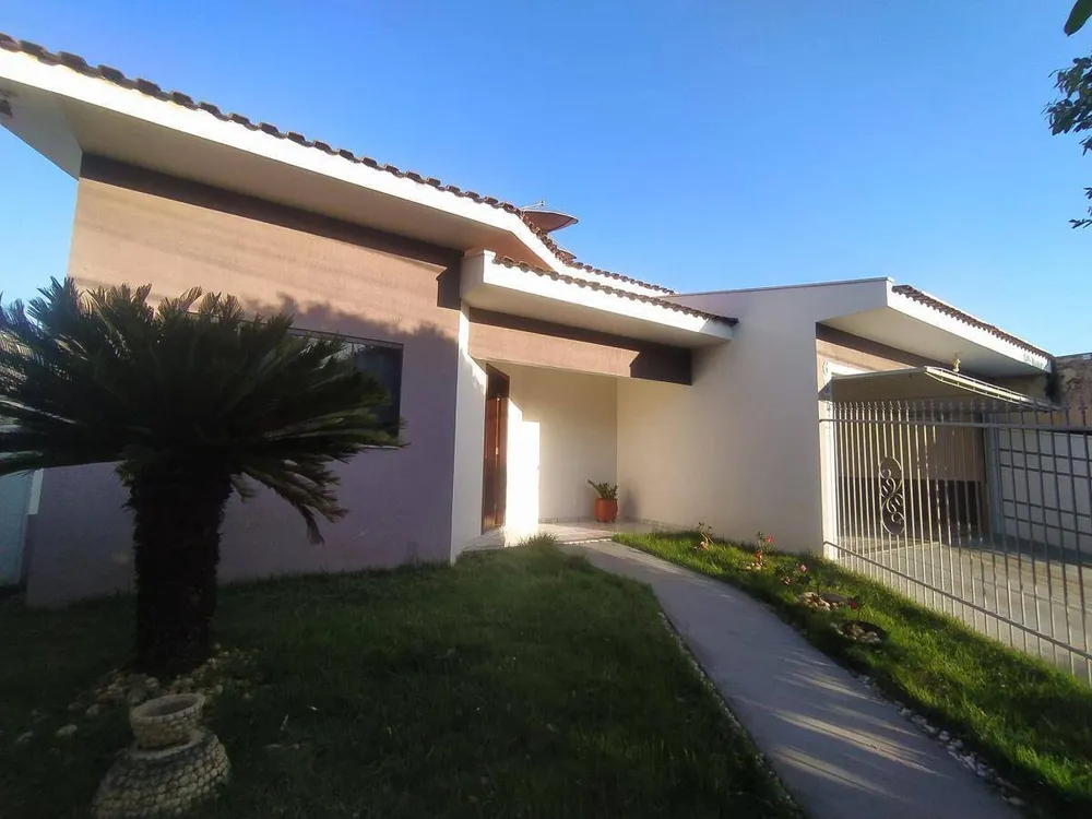Casa, 3 quartos, 200 m² - Foto 1