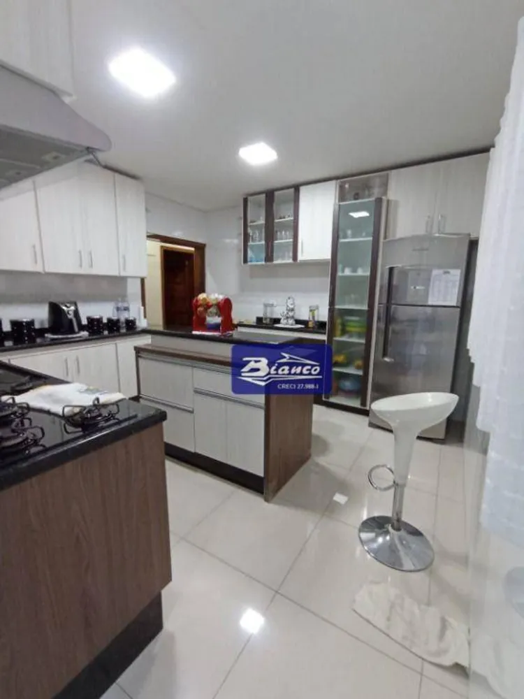 Casa, 3 quartos, 240 m² - Foto 1