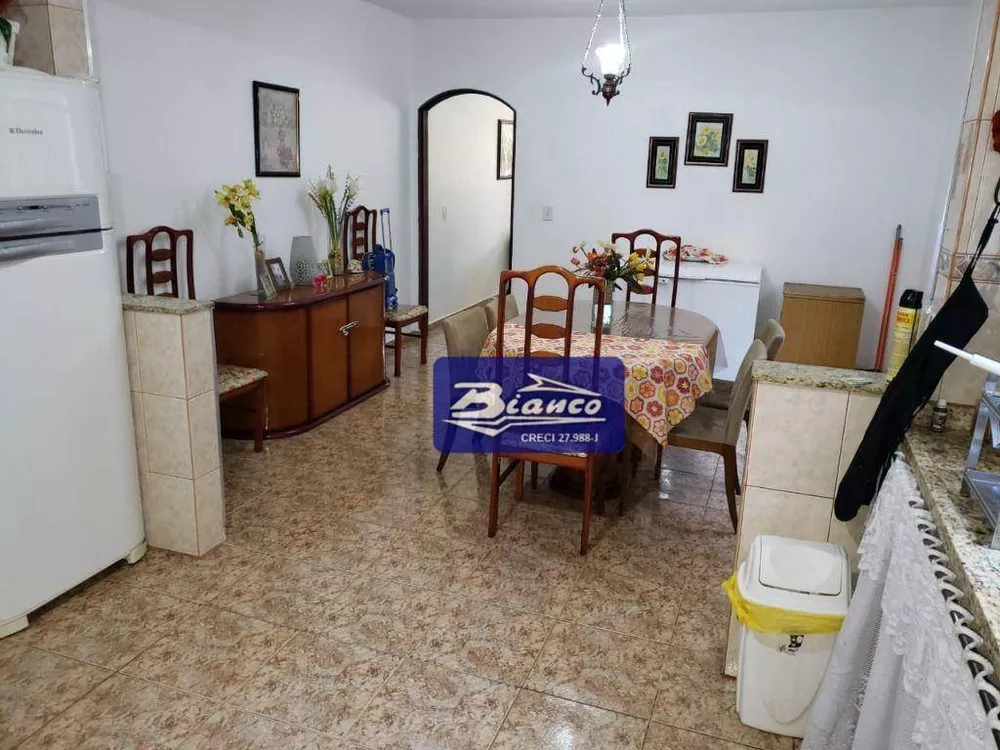 Sobrado à venda com 4 quartos, 240m² - Foto 3