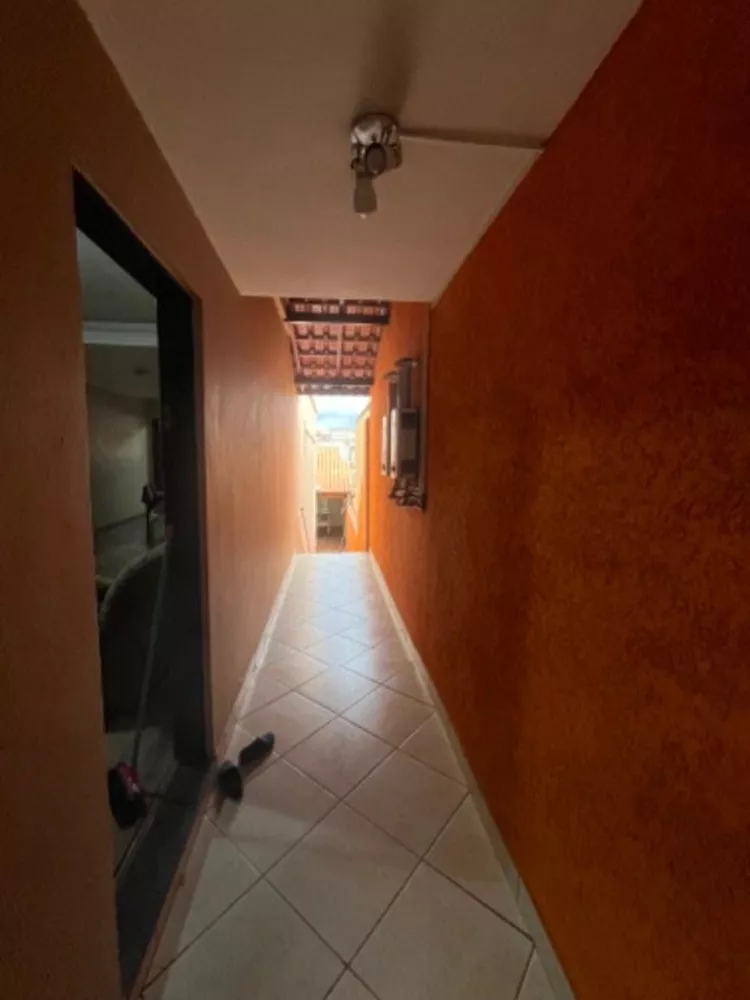 Sobrado à venda com 3 quartos, 200m² - Foto 1