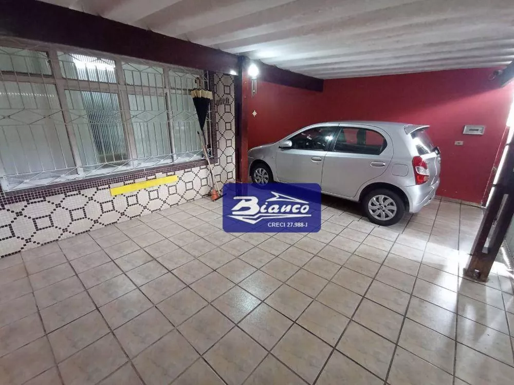 Sobrado à venda com 4 quartos, 200m² - Foto 1