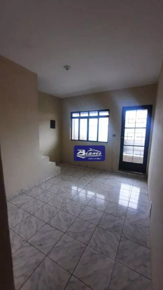 Casa para alugar com 2 quartos, 70m² - Foto 1