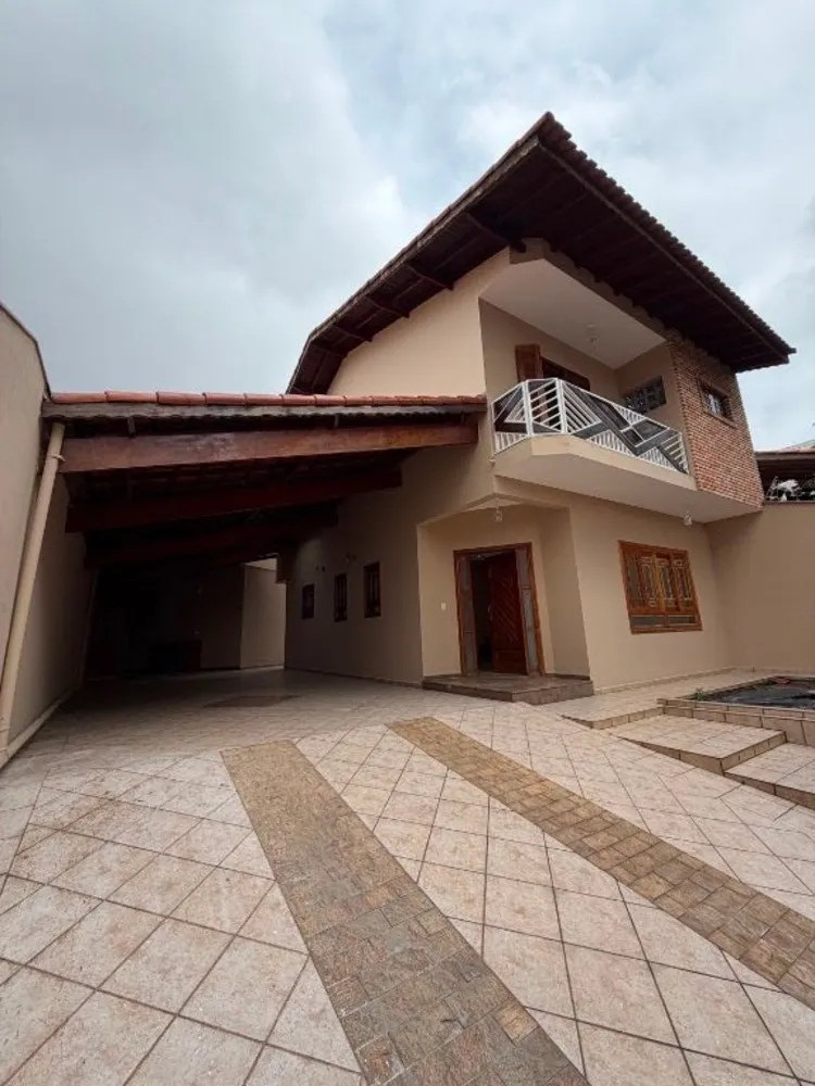 Sobrado, 3 quartos, 211 m² - Foto 1