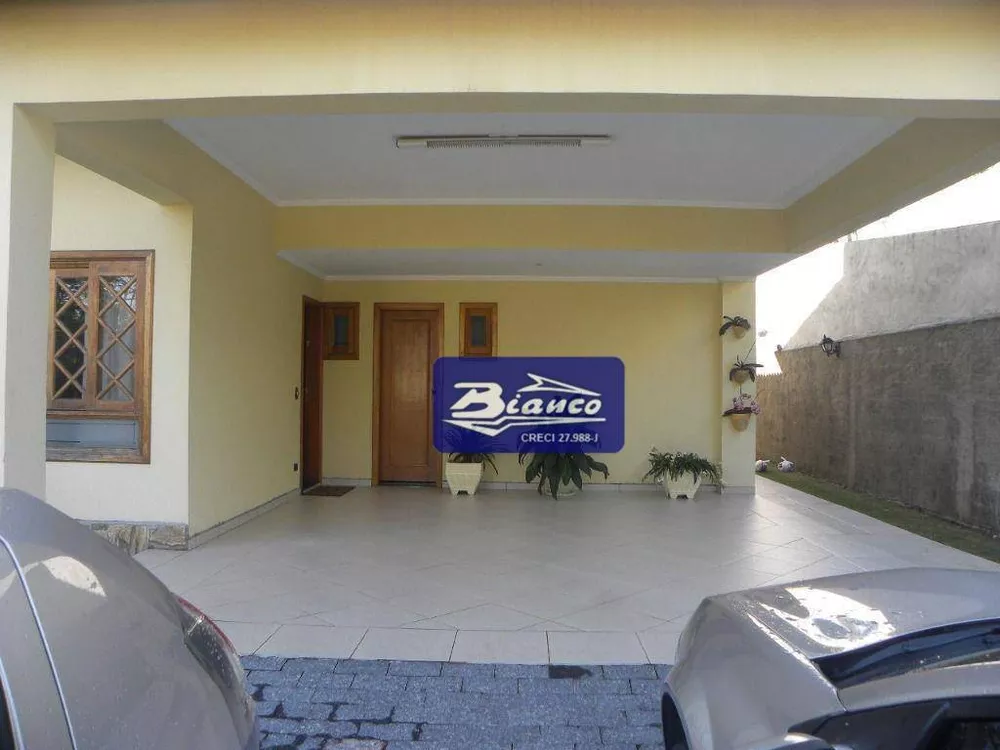 Casa de Condomínio à venda com 3 quartos, 350m² - Foto 1