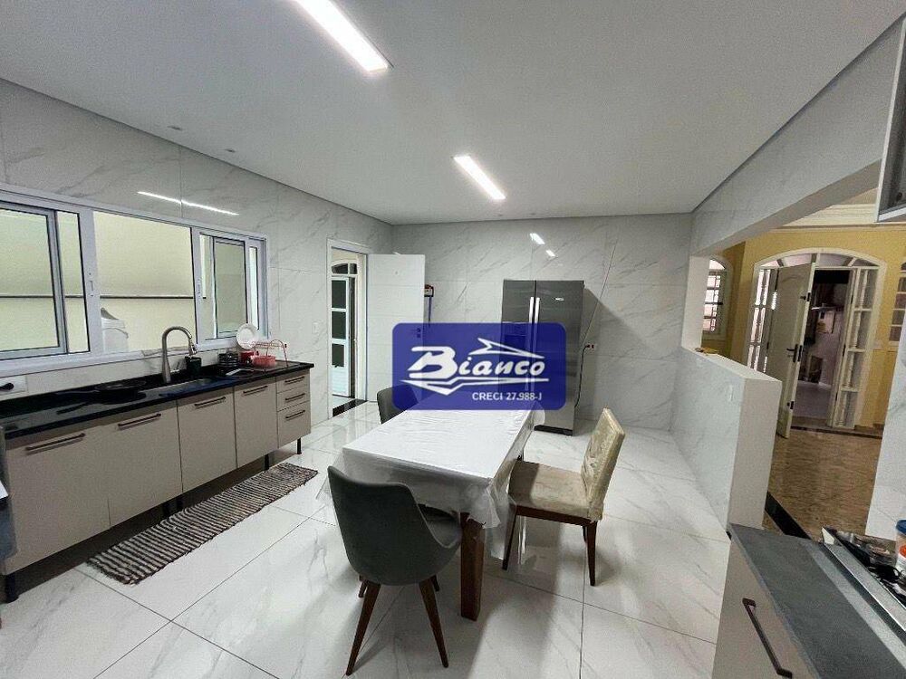 Sobrado, 4 quartos, 328 m² - Foto 2