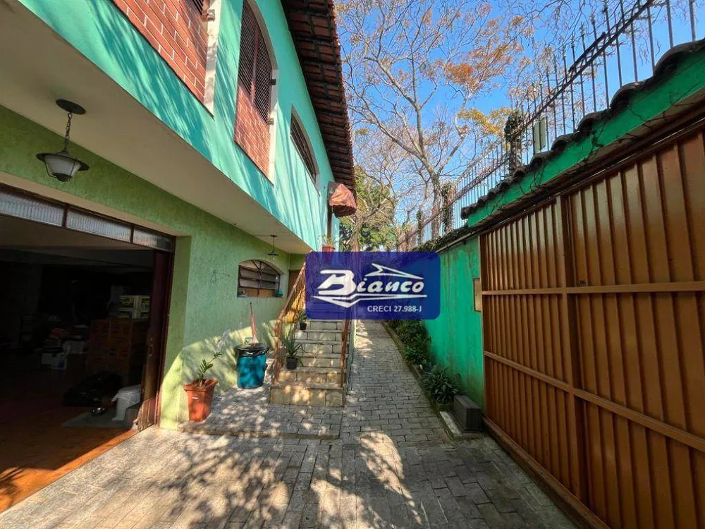 Casa à venda com 3 quartos, 317m² - Foto 3