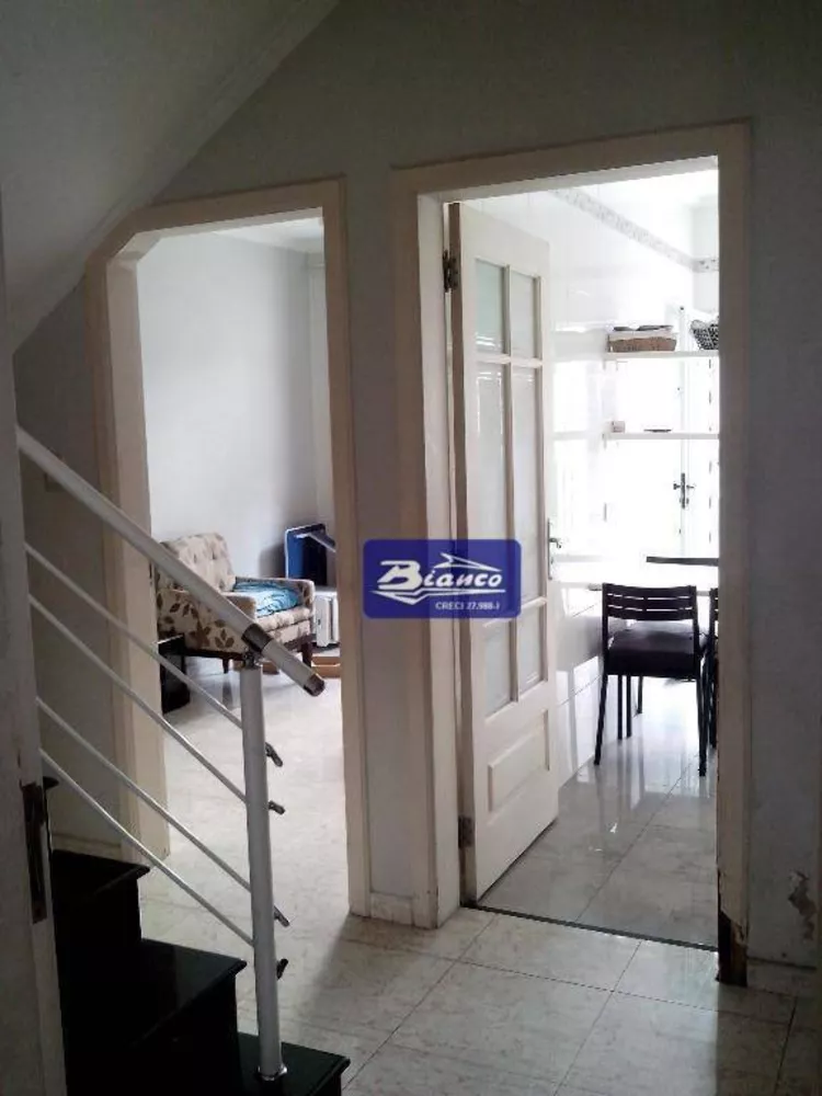 Sobrado à venda com 3 quartos, 225m² - Foto 1