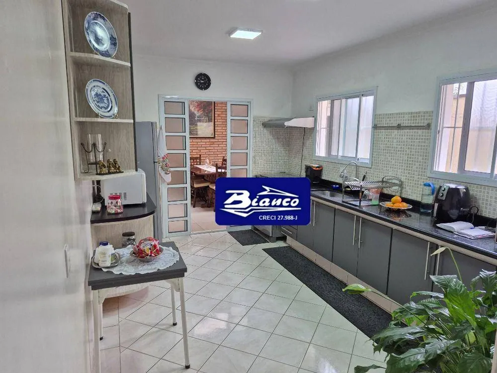 Sobrado, 4 quartos, 218 m² - Foto 2