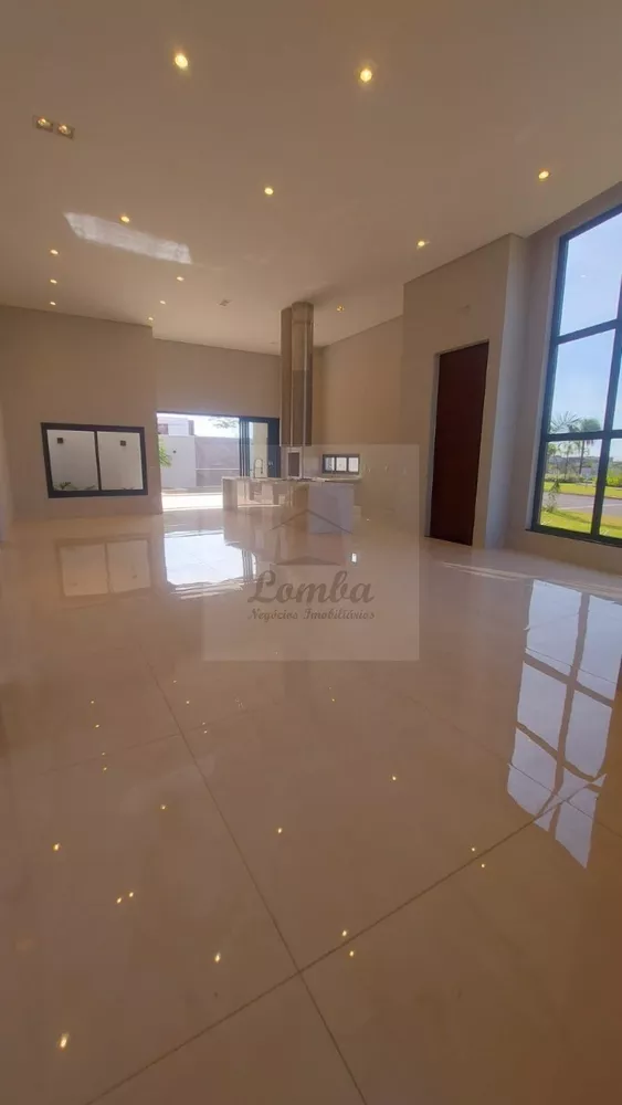 Casa à venda com 4 quartos, 372m² - Foto 1