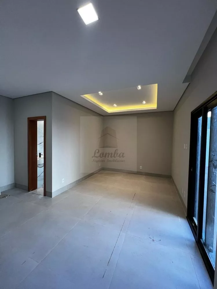 Casa à venda com 3 quartos, 225m² - Foto 4