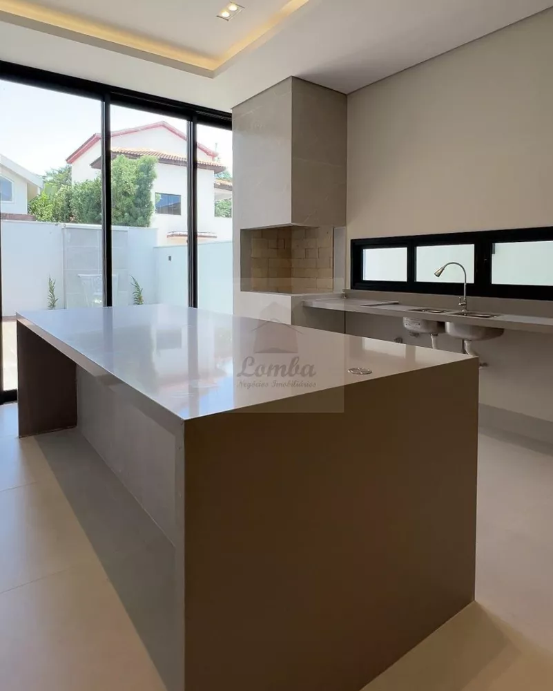 Casa à venda com 3 quartos, 225m² - Foto 2