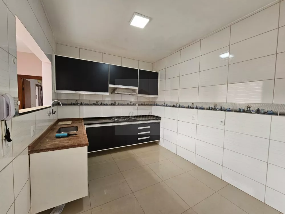 Casa à venda com 4 quartos, 182m² - Foto 1