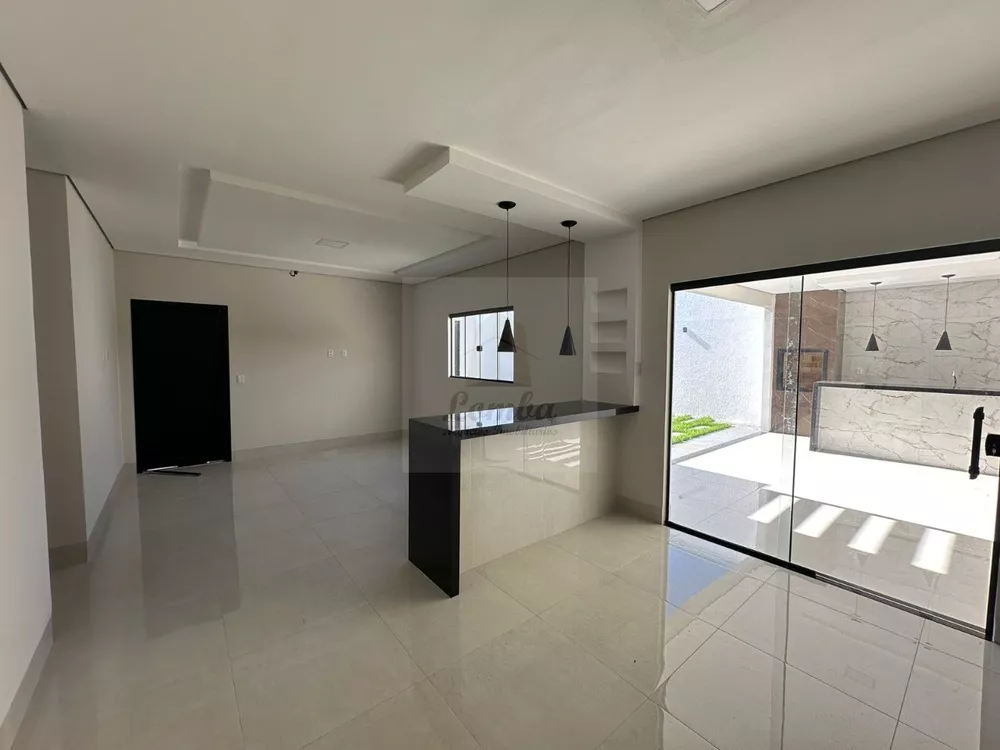 Casa à venda com 3 quartos, 189m² - Foto 1