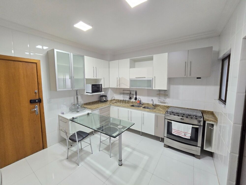 Apartamento para alugar com 3 quartos, 234m² - Foto 11