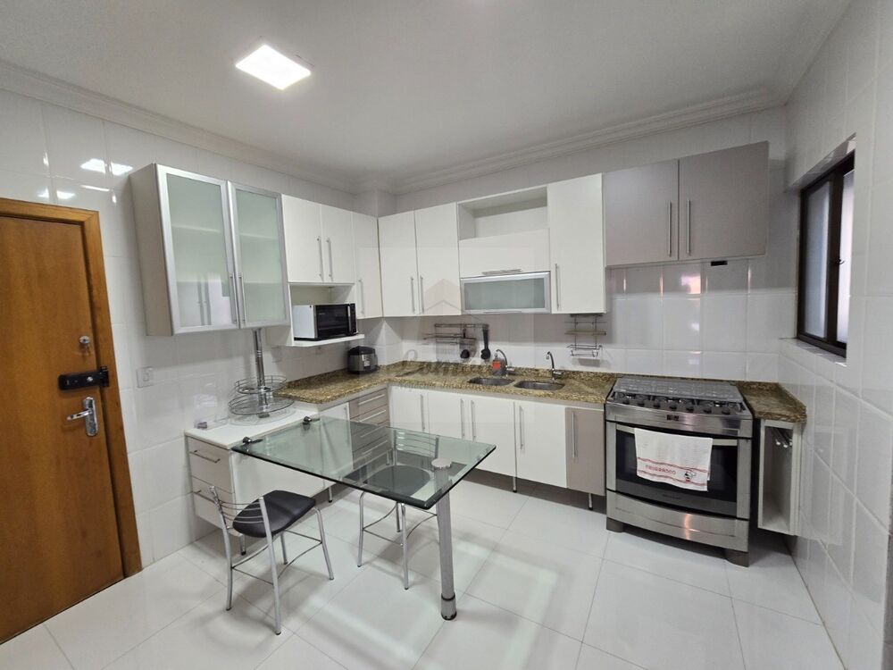 Apartamento para alugar com 3 quartos, 234m² - Foto 10