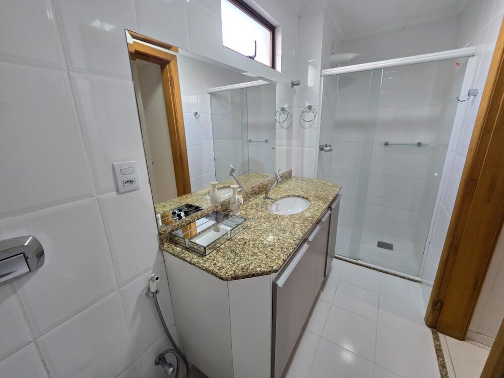 Apartamento para alugar com 3 quartos, 234m² - Foto 7