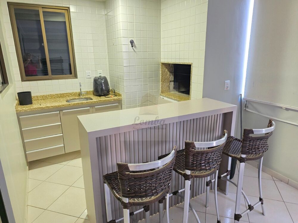 Apartamento para alugar com 3 quartos, 234m² - Foto 3