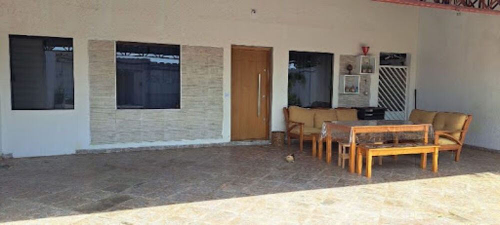 Casa à venda com 3 quartos, 193m² - Foto 1