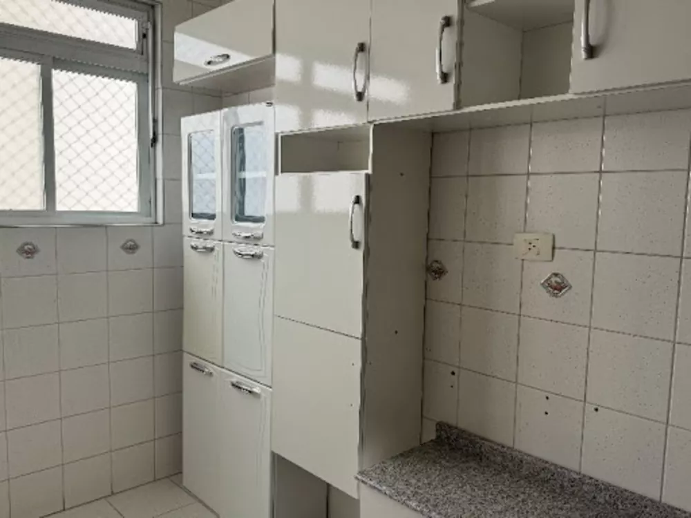 Apartamento à venda com 2 quartos, 70m² - Foto 2