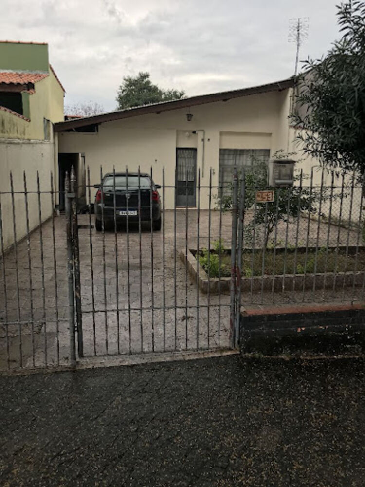Casa à venda com 2 quartos, 180m² - Foto 1